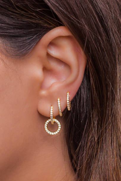 Le Deuxième Trou à l’Oreille : Un Look Tendance et Personnalisé